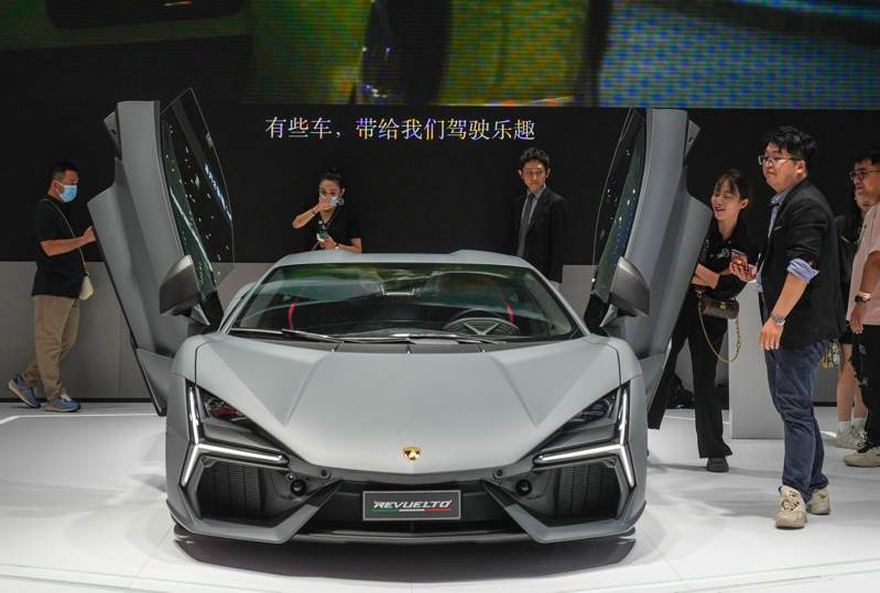 图为蓝宝坚尼在北京车展展示的车辆。（美联社）