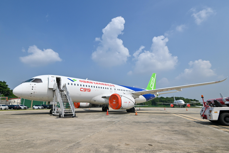 中國國際航空近日公告，已與中國商飛簽訂協議，向其購買100架C919客機。（新華社）