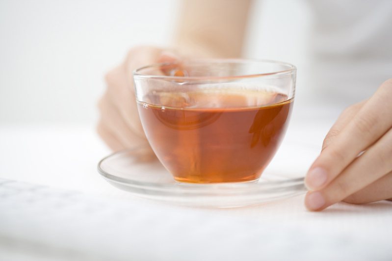 腎臟科名醫江守山指出，最不適合搭配花生的飲料是「紅茶」，從紅茶水溶液分離出的化合物，會增強黃趜毒素的致突變性。示意圖／ingimage