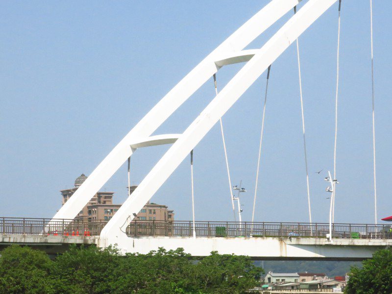 新月橋被震出4吊索變形 侯友宜：6月3日提修復計畫