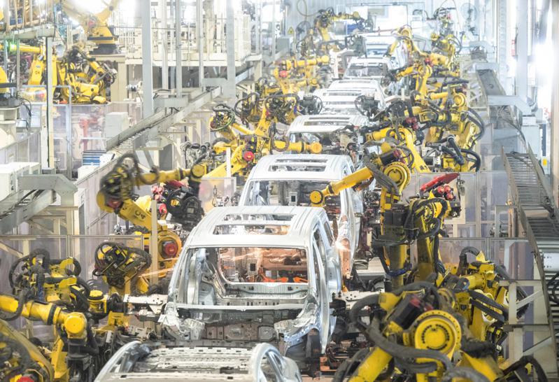 圖為武漢一家車廠的自動化生產線。新華社