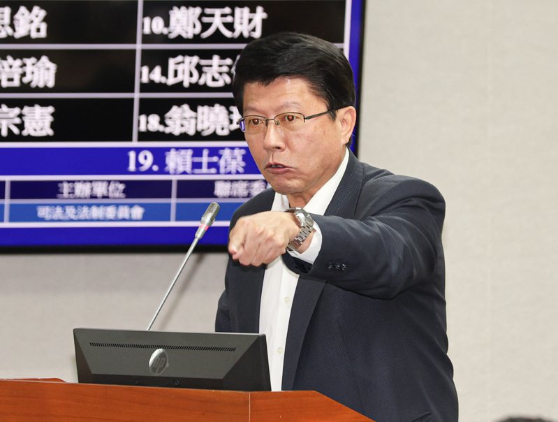 國民黨立委謝龍介表示，「黨證辦對張，官司有人幫」。圖／聯合報系資料照片