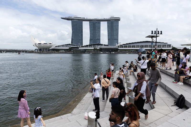 新加坡去年破獲一樁規模逾22億美元的洗錢案，自那之後大陸人士到該國開辦家族辦公室的速度已放慢。歐新社