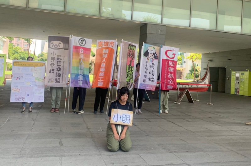 台灣親子共學教育促進會舉辦記者會，呼籲儘速推動民法1085條修正案，將家長對孩童的「懲戒權」移除，禁止家內體罰的身心暴力行為。記者宋原彰／攝影