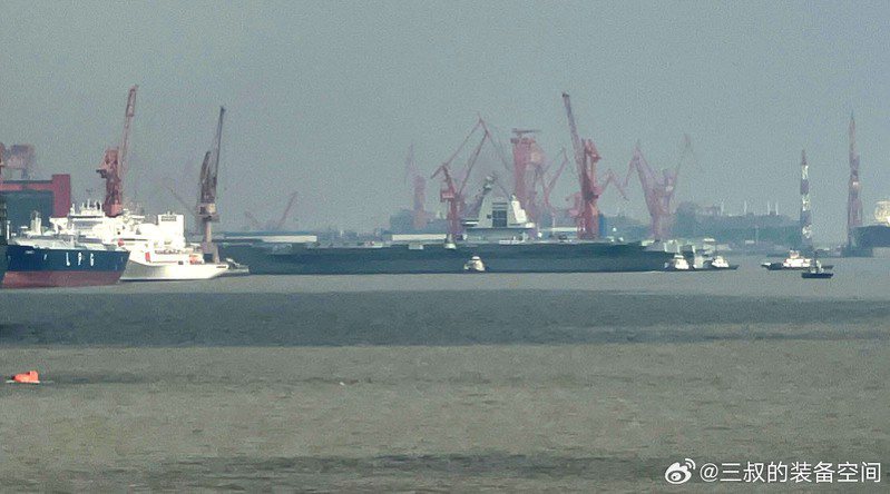 中國大陸海事局30日發出航行警告指，5月1日，東海水域在四時連線水域內進行軍事活動。（圖／取自微博）