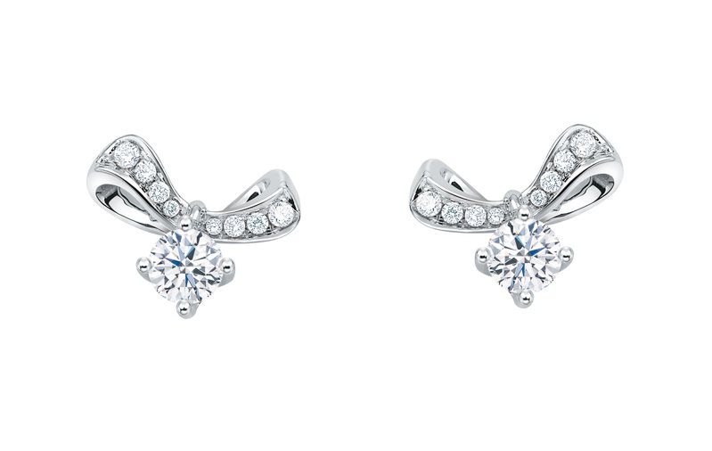 镇金店Peonia Diamond彼爱丽钻石全新AFFINITY纤悦系列耳环结造型，68,800元起。图／镇金店提供