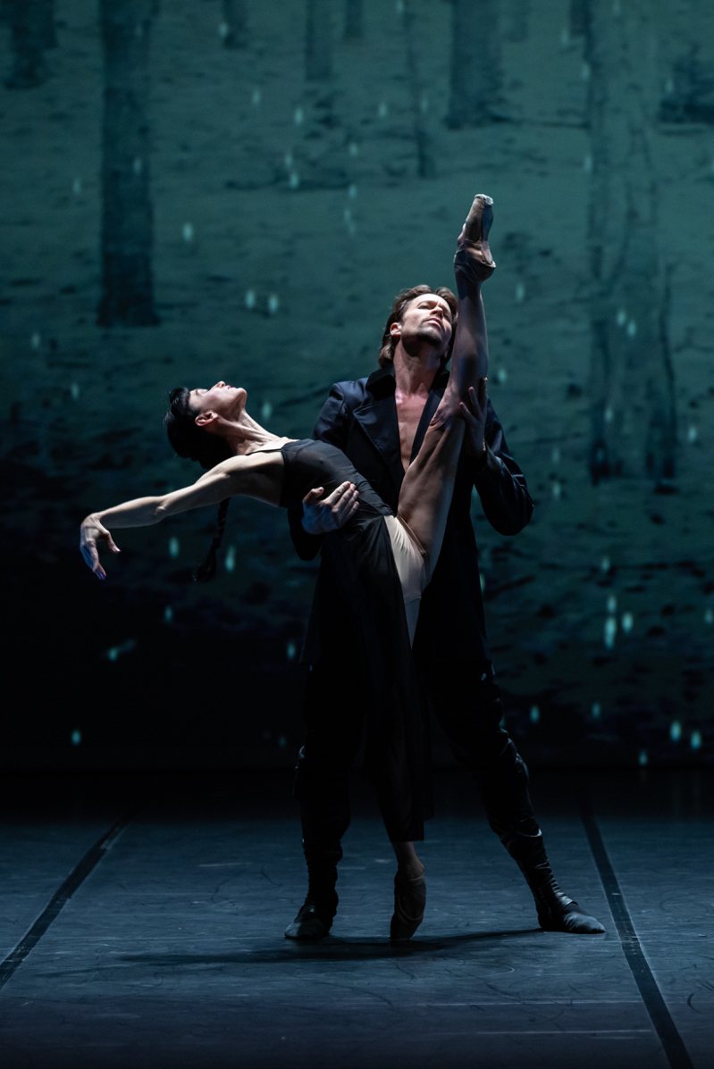 由当代编舞家 Yuri Possokhov 所创作的「Snow Strom」，将由Lucia Lacarra 与Matthew Golding 两位芭蕾明星携手演出，也是在台湾的首演。图／黑潮艺术提供