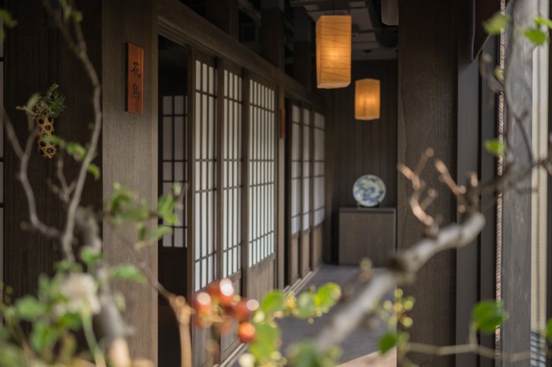 新竹燈燈庵空間與自然共處，打造靜謐用餐氛圍。圖/燈燈庵提供