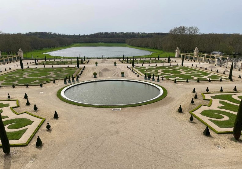 凡尔赛宫外花园，预计会举办马术等赛事，现阶段也未看到主办单位著手准备。陈思豪摄