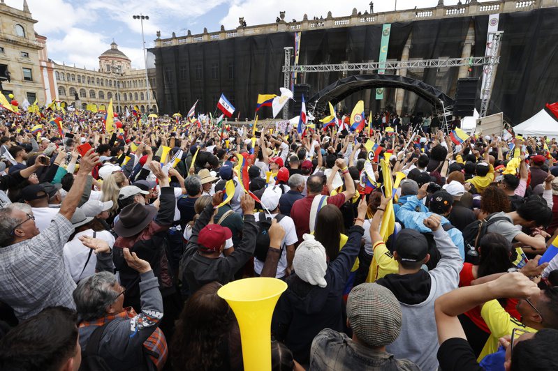 哥倫比亞總統裴卓在首都波哥大的勞動節遊行中宣布將與以色列斷交。歐新社