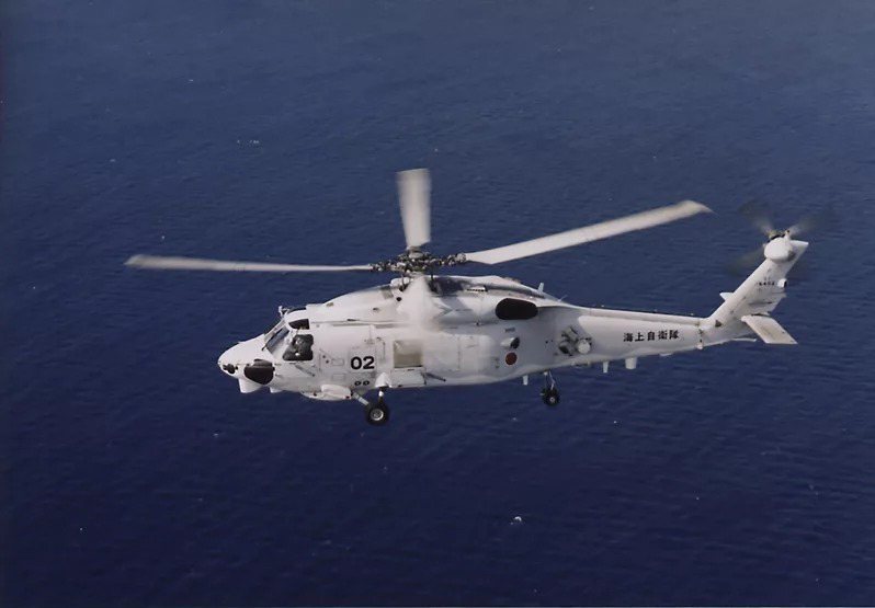 日本海上自衛隊2架SH-60K海鷹直升機，4月20日深夜在反潛訓練時墜毀，當時兩機上各載著4名人員，總計8人，除獲救1人已確認死亡外，目前仍有7人下落不明。圖為SH-60K直升機。（美聯社）