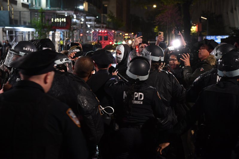 紐約多所大學已請求警察進入校園維持秩序。新華社