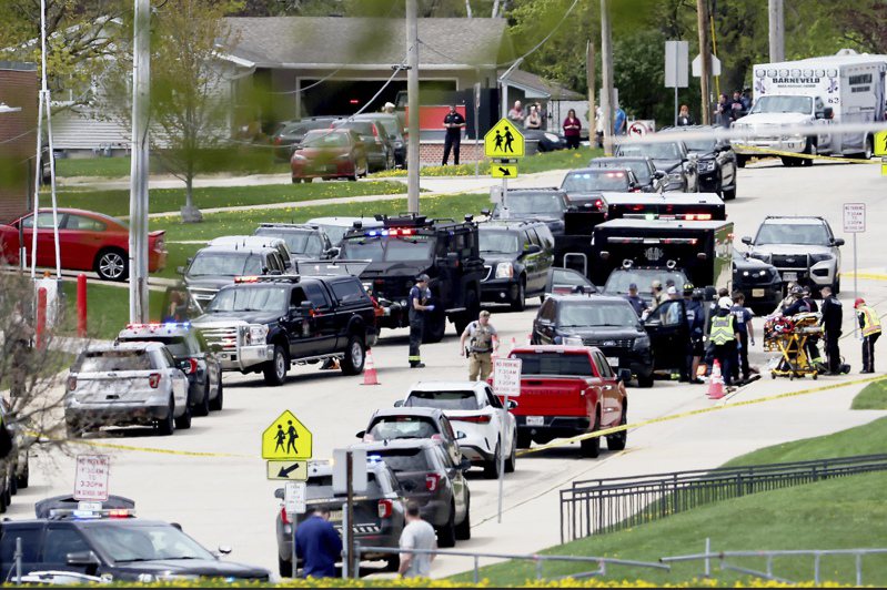 美國威斯康辛州霍雷布山中學外傳槍擊事件，一名14歲槍手遭警方擊斃，未造成其他傷亡。美聯社