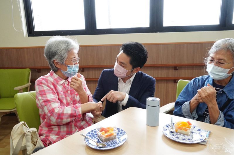 蒋万安表示，进入超高龄化社会是台湾无可避免的打造以「人」为本社福政策、设施，是他对市民承诺。图／北市社会局提供