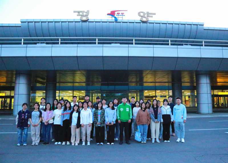 41名大陸政府獎學金留學人員2日抵達平壤，這是新冠疫情發生以來，北韓首次允許外國公派留學人員入境。（取自大陸駐北韓大使館）