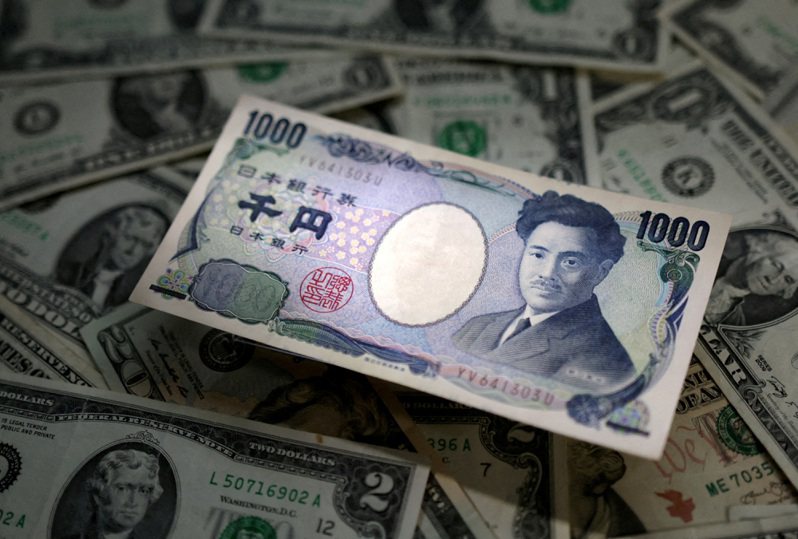 日圓兌美元本周強漲逾3%，有望寫下2023年1月以來最大周線漲幅。路透