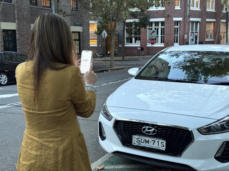 为了避免租车争议，App会要求租车前后拍摄车辆外观照上传确认。记者黄筱晴／摄影
