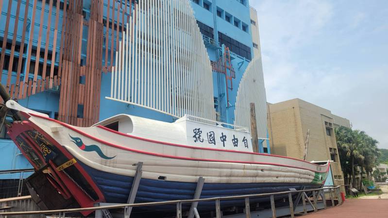 周传钧时隔69年再见到「自由中国号」船身时，第一句话说「船都和当年一模一样，只是颜色不同」。记者游明煌／摄影