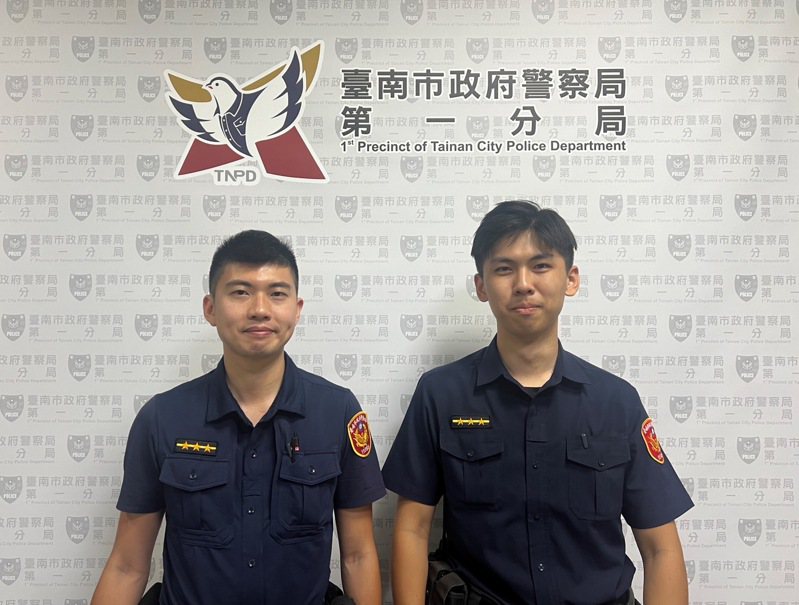 台南市警一分局德高派出所警员林任萦（左）、薛皓泽（右）联手成功阻诈。记者黄宣翰／翻摄