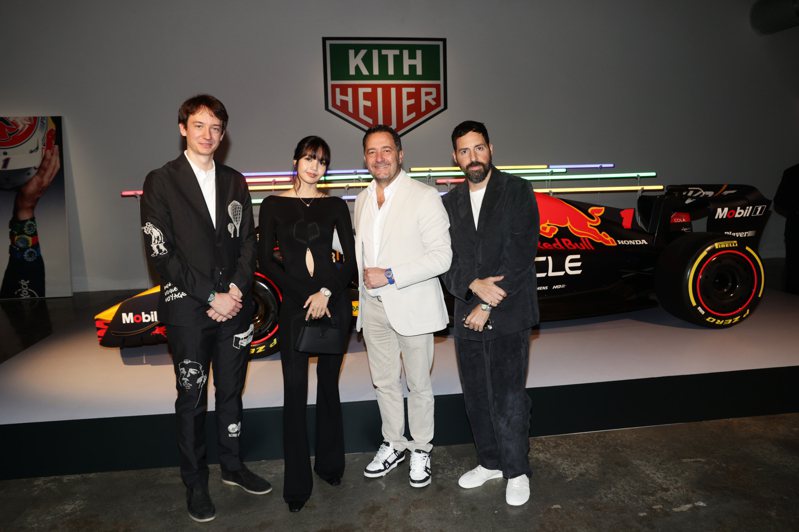 LVMH集团主席三公子Frédéric Arnault（左一）、LISA（左二）与品牌高层、KITH创办人Ronnie Fieg（右一）。图／TAG Heuer提供