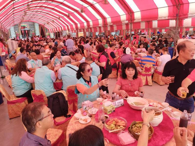 2024台南白河莲花节今天开幕，睽违20年莲子大餐再度登场。记者谢进盛／摄影
