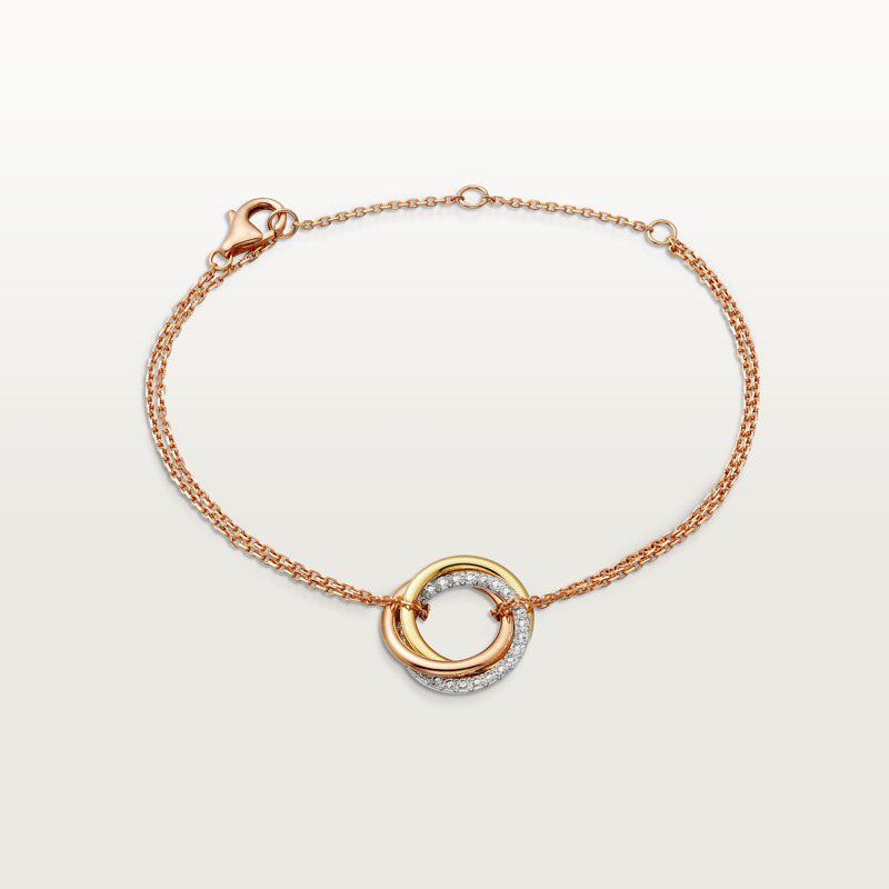 Trinity 手环，白K金、玫瑰金、黄K金，配黄K金链带，约97,500元。图／卡地亚提供