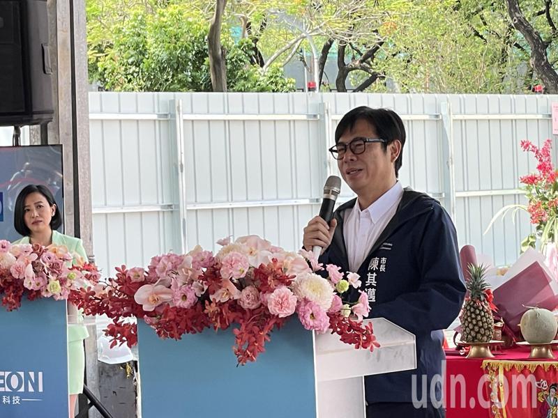 高雄市长陈其迈建议光宝科技将企业营运总部迁移至高雄。记者蔡世伟／摄影