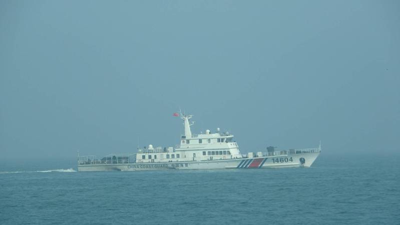 今下午再有中国大陆海警船队进入金门南方水域，我海巡署也预置及派遣巡防艇并航对应，金厦水域局势引发关注。图／金马澎分署提供