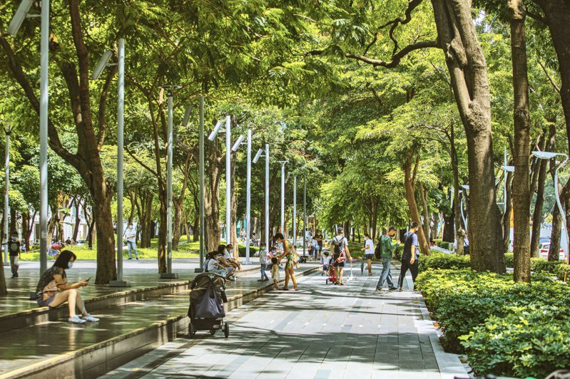 台中市西区具备绿地公园、商圈机能、完善学区与多元交通网等四大优势。泉宇建设提供