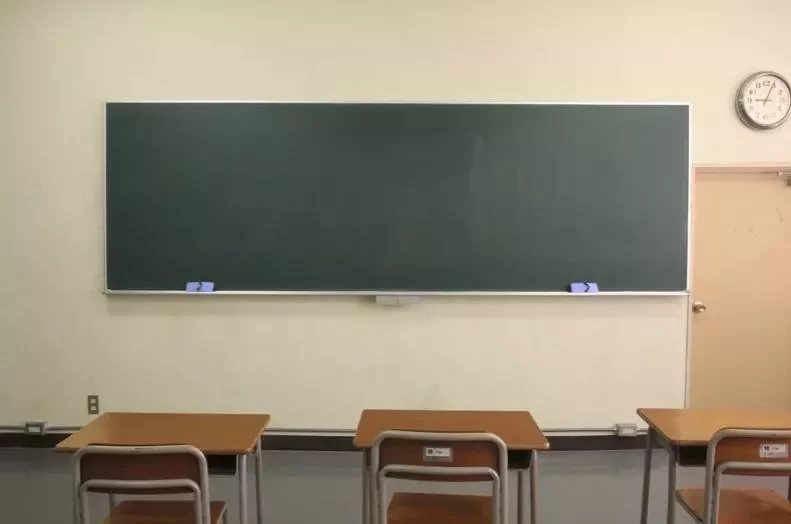 桃園市大園某高中今校慶期間，一名女學生在教室對另名女同學霸凌。示意圖／Ingimage