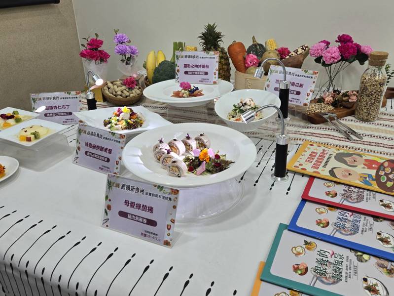 国健署邀请台湾厨艺美食协会理事长何育任，提供4道质地饮食挑整的菜单。记者邹尚谦／摄影