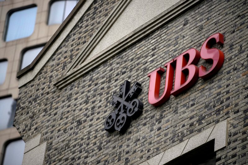 瑞銀集團（UBS）7日財報顯示，併購瑞信後首次出現獲利。路透
