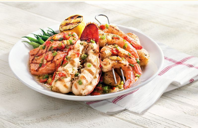 美國海鮮連鎖店紅龍蝦（Red Lobster）已考慮聲請破產，因為自從去年菜單上擺出20美元「鮮蝦無限供應」選項後，吸引太多食客前來挑戰，落得虧損下場。美聯社