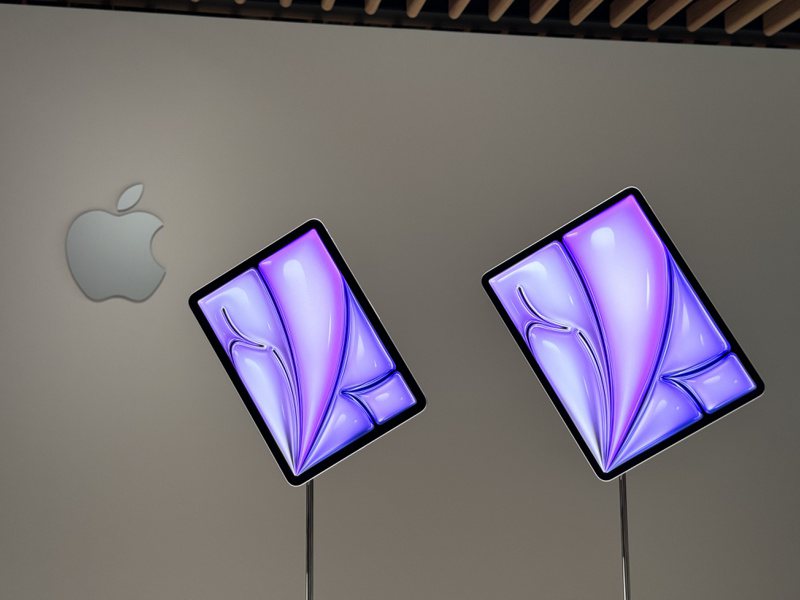 搭载M2的新款iPad Air首次提供2种尺寸，紫色超梦幻。记者黄筱晴／摄影