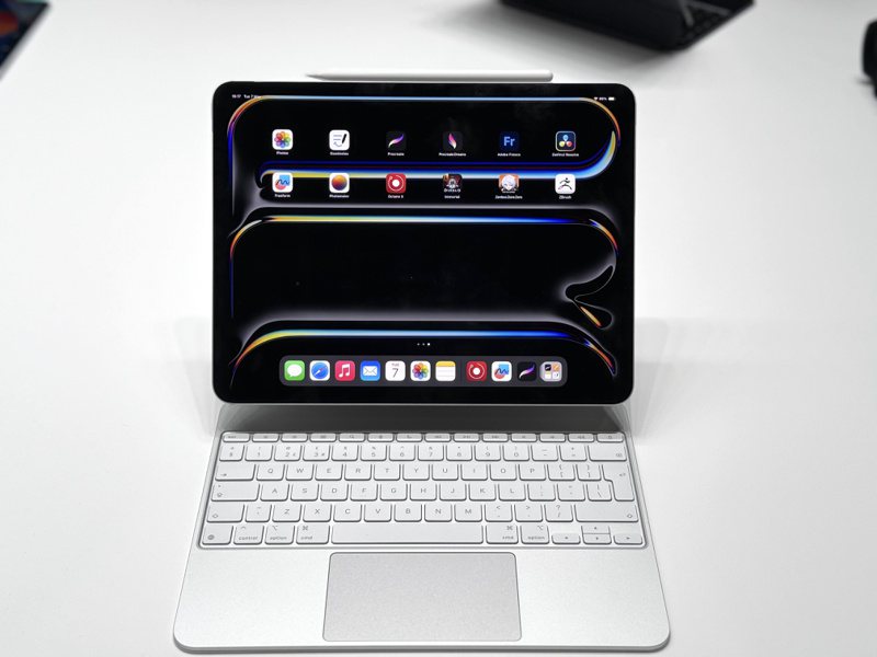 搭配新款iPad Pro推出的巧控键盘，铝金属材质手感更好。记者黄筱晴／摄影