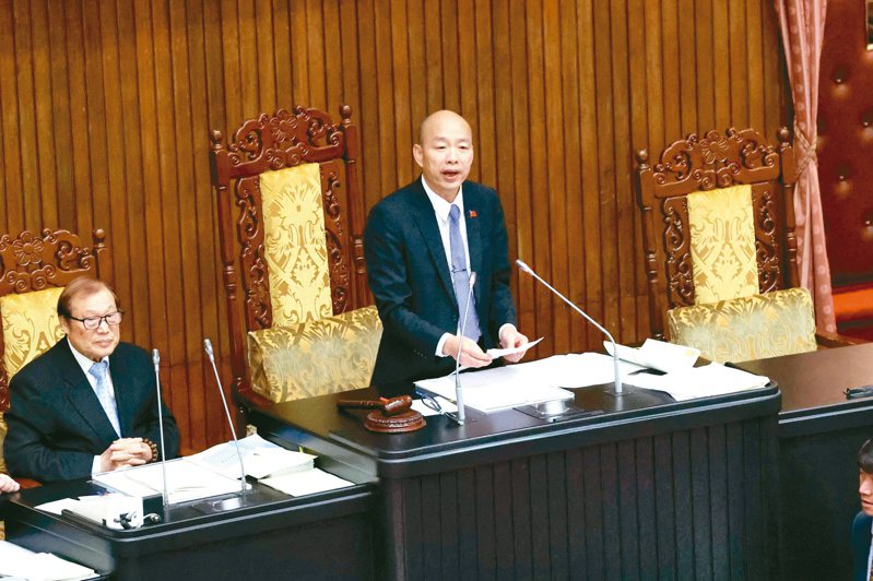 準總統賴清德願赴立法院國情報告，立法院長韓國瑜左手邊的位子，就是保留給總統國情報告時的座位。圖／聯合報系資料照片