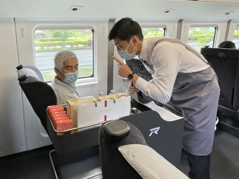 台鐵公司自7月起開放EMU3000型第6車騰雲座艙團體包租車廂服務。圖／台鐵公司提供