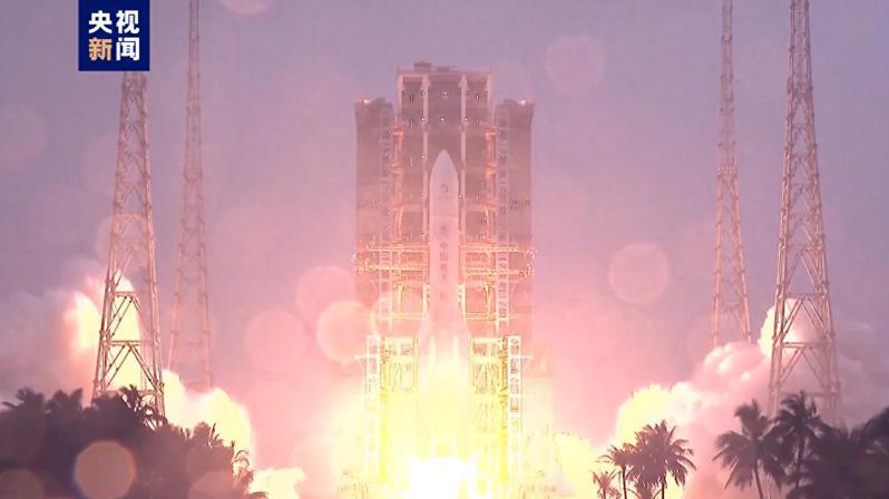 5月3日17時27分，嫦娥六號探測器由長征五號遙八運載火箭在中國文昌航天發射場成功發射，之後準確進入地月轉移軌道。歷4天多飛行，嫦娥六號探測器如今已進入環月軌道。   央視新聞