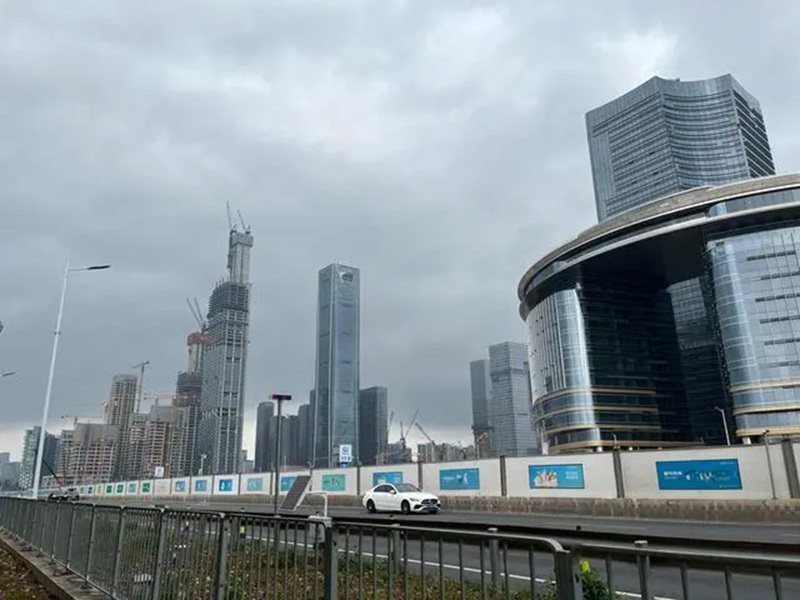正在建設中的深圳灣總部基地。（第一財經日報）