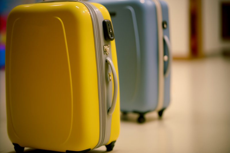 愛蜜莉認為，在行李運輸時，硬殼行李箱更有可能會因擠壓而導致破損。此為硬殼行李箱示意圖，圖／Ingimage