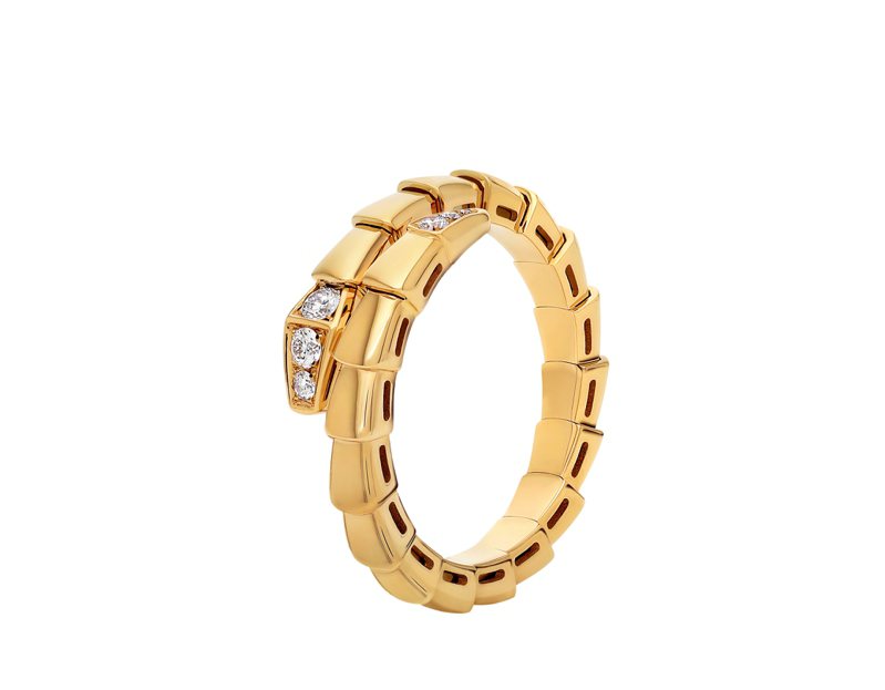 BULGARI Serpenti Viper系列黄K金镶钻单圈戒指。图／宝格丽提供