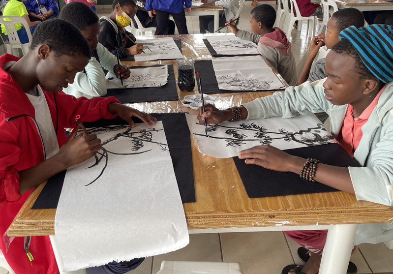 ACC院區學生學習水墨畫。圖／新北教育局提供