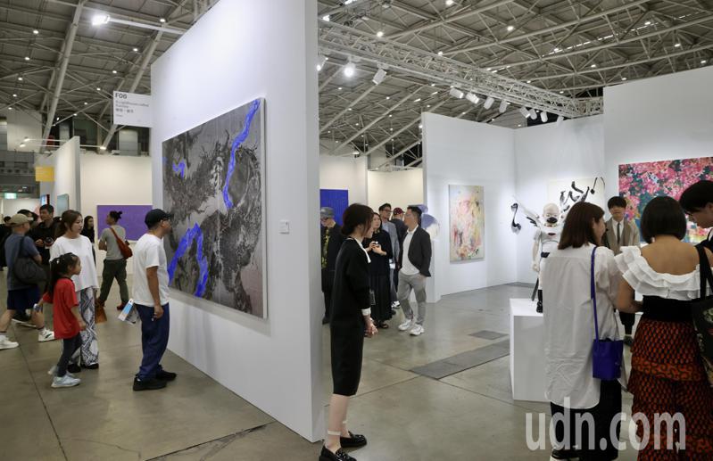 第五届台北当代艺术博览会」聚焦台湾多样化的艺术样貌与成熟的艺术市场，为海内外艺术收藏家、艺术爱好者和大众，带来顶级艺廊的展出。记者林俊良／摄影