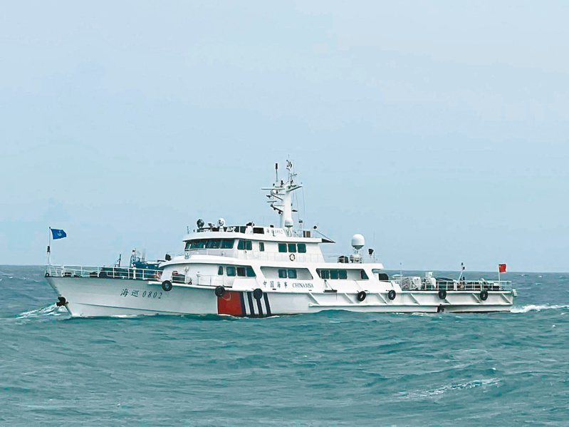 大陸五艘海警船及七艘公務船昨闖入金門南面海域，這是大陸海警本月第四次闖入，也是首次與其他公務船同時航入。圖／金馬澎分署提供