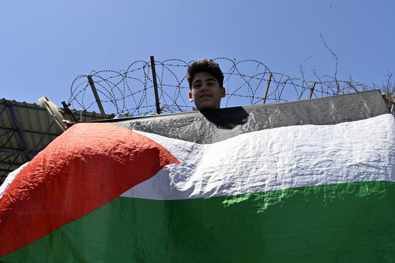 巴勒斯坦現在轉向聯合國大會，外交官及觀察家表示，呼籲讓巴勒斯坦正式入聯的決議案，有可能贏得廣泛多數支持。歐新社