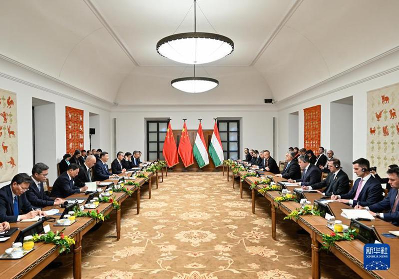 当地时间5月9日下午，大陆国家主席习近平在布达佩斯总理府同匈牙利总理奥班举行会谈。    新华社