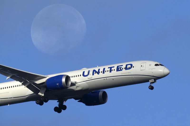 美國聯合航空公司一架波音737-800客機10日上午從日本福岡飛往美國關島，但起飛僅5分鐘就緊急折返。美聯社