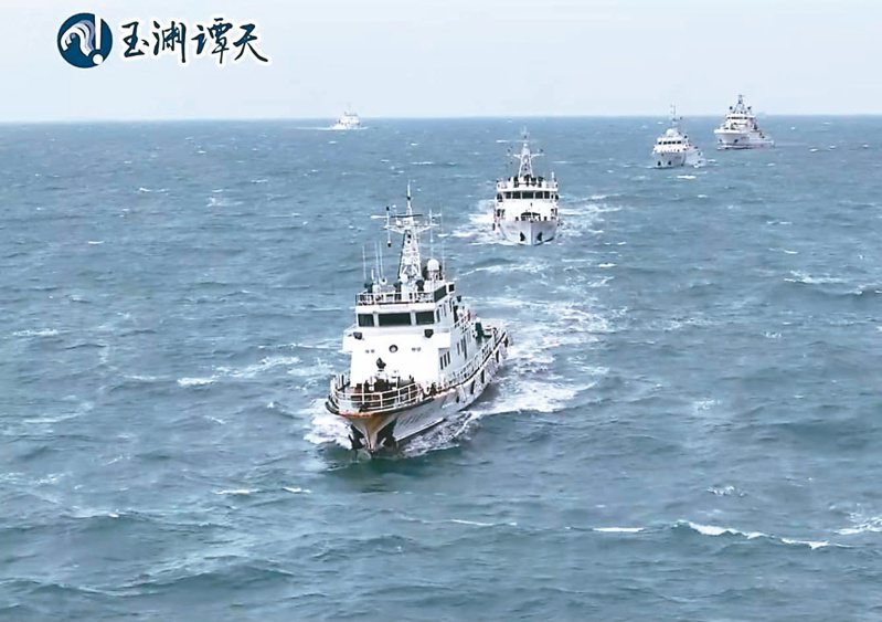 五艘大陸海警船及七艘大陸公務船九日聚集金門海域巡航。（央視網）