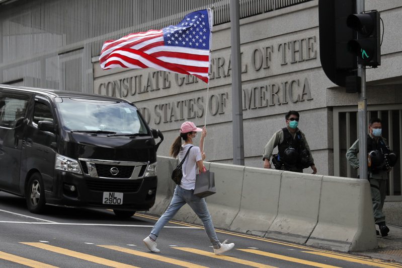 川普总统将新冠疫情期间的移民及工作签证的相关禁令延长至3月31日，移民和外籍劳工入美还得再等；图为美国驻香港总领事馆。(美联社)(photo:UDN)