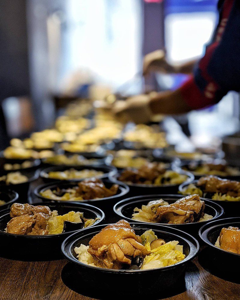 亚裔餐馆业者筹款捐餐，盼唤起大众注意并鼓励亚裔面对歧视犯罪。(取自886脸书)(photo:UDN)